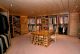 Dressing-room en erable mouchete et jeux de placage en noyer et plafond en erable plane avec joint negatif en noyer