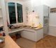 Cuisine laquee blanc-bleute satine avec place de travail en erable plane 5 plis