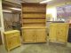 Restauration d'un vaisselier, d'un petit dressoir et d'un chevet de style paysan en epicea sable et cire